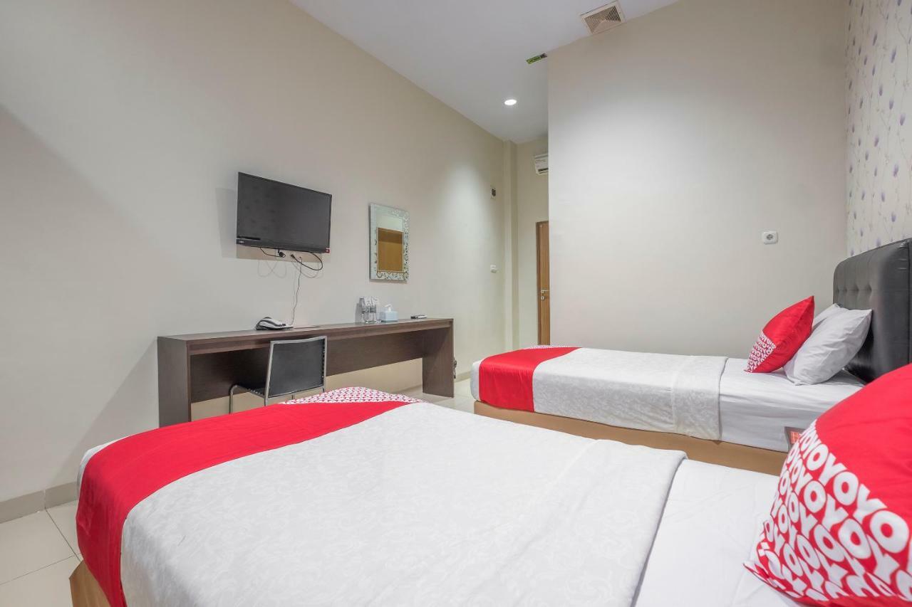 Hotel Astra Novilia Макасар Экстерьер фото