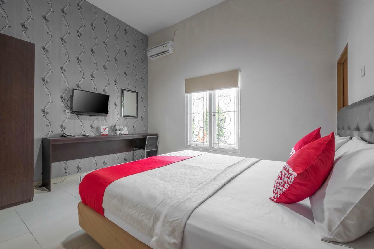 Hotel Astra Novilia Макасар Экстерьер фото